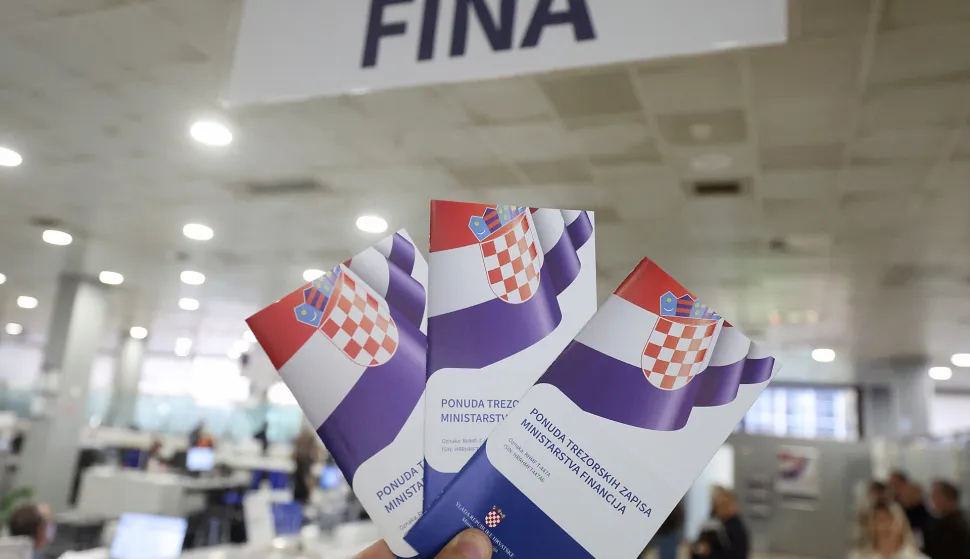 13.11.2023., Zagreb - Drzava izdaje narodne trezorske zapise koji se mogu kupiti u FINA-i. Prvi krug upisa krece u ponedjeljak, prinos je 3,75 posto. Trezorci ce se kupovati uz diskont, po cijeni od 963,95 eura za jedan zapis, a po dospijecu gradjani će dobiti 1000 eura za jedan zapis.  Photo: Goran Stanzl/PIXSELL