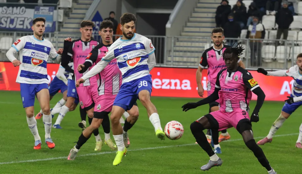 Osijek, 23. 11. 2025, Opus Arena, nogomet, Osijek - Lokomotiva (Zagreb), SupeSport HNL 25/26. David Čolina (38)snimio GOJKO MITIĆ