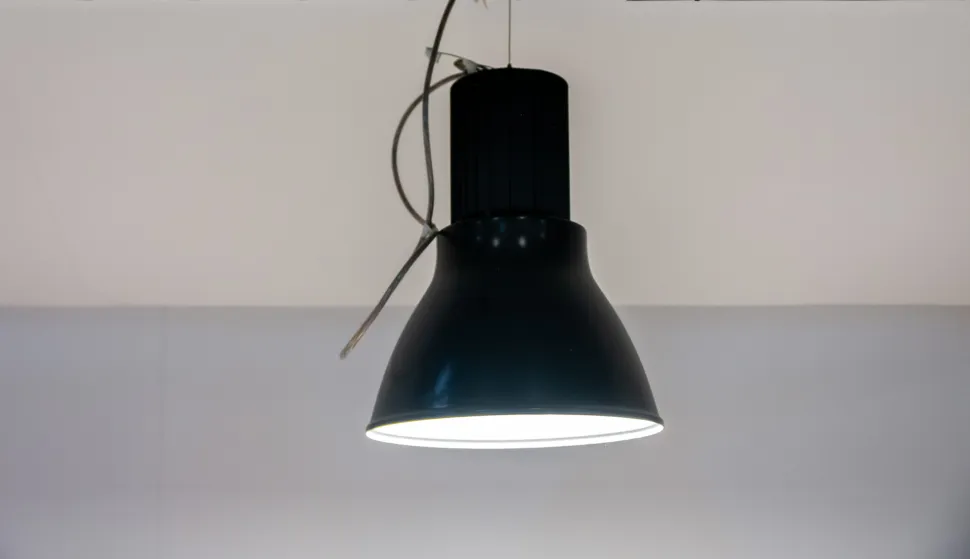 OSIJEK- 29.09.2022., lampa, struja, ilustracija za struju, svijetlo, poskupljenje.Foto: Andrea Ilakovac