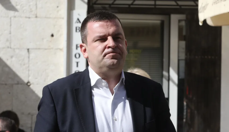 09.03.2025., Sinj - Na konferenciji za medije HSLS-a na kojoj su se obratili predsjednik HSLS-a Dario Hrebak i zupanijski vijecnik Splitsko-dalmatinske zupanije, Toni Garac, predstavijen javnosti kandidat HSLS-a za gradonacelnika Grada Sinja, Tomislav Klaric- Kukuz. Photo: Ivo Cagalj/PIXSELL