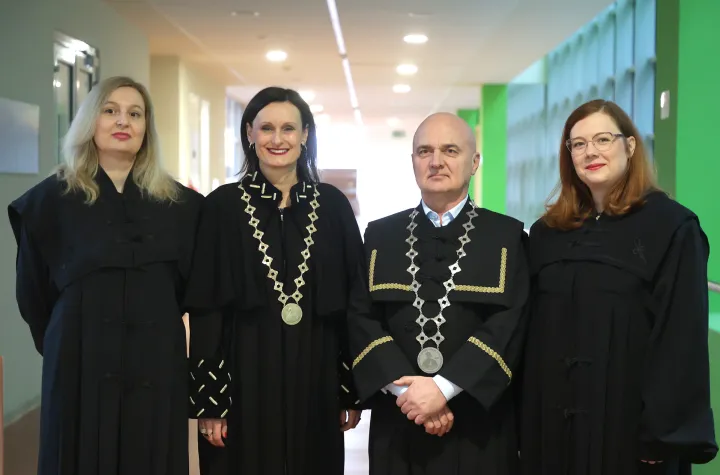 Osijek, 20. 02. 2026., FAZOS, Odjel za kemiju, promocija prvostupnika, promocija magistara, kemija, Marija Jozanović - zamjenica pročelnice; Elvira Kovač-Kovač - pročelnica; Vlado Guberac; Martina &Scaron;rajer Gajdo&scaron;ek - zaqmjenica pročelnice SNIMIO BRUNO JOBST