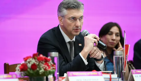 New Delhi, 20.02.2026. - Predsjednik Vlade Andrej Plenković održao je predavanje na Sveučili&scaron;tu Delhi, jednom od najuglednijih i najvećih javnih učili&scaron;ta u Indiji, na temu "Premo&scaron;ćivanje kontinenata: Hrvatska i Indija u povezanom svijetu". Prije predavanja predsjednik Vlade sastao se s vice-rektorom Yogeshom Singhom i predstavnicima Sveučili&scaron;ta. foto HINA/ Vlada RH/ ml
