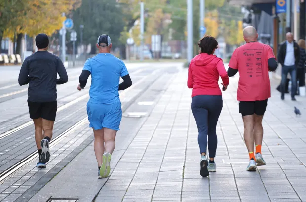 Osijek, 25. 10. 2025., hotel Osijek, trčanje, rekreacija, sudionici kongresa oralne kirurgije, Ivana, Hrvoje, Josip, Karlo, Andrija SNIMIO BRUNO JOBST