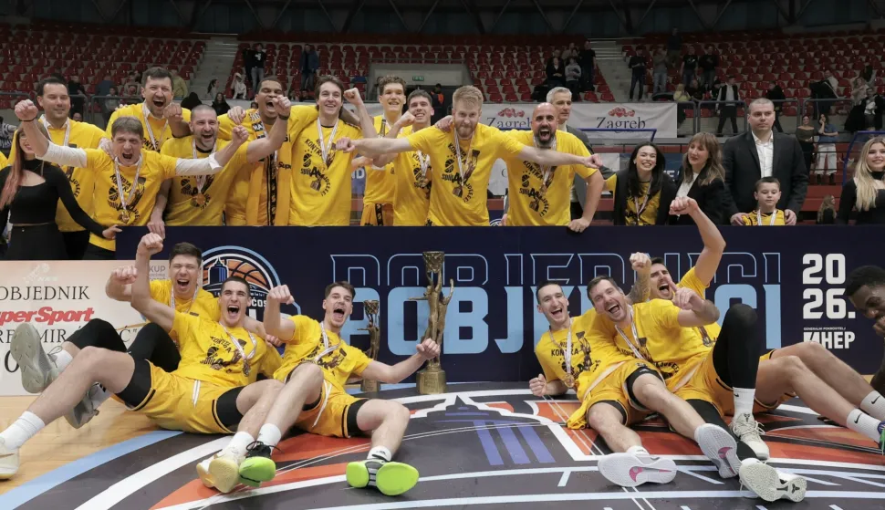 Zagreb.21.2.2026.-Finalna utakmica Kupa "Kre&scaron;imir Ćosić"Split - Zadar.Na slici ko&scaron;arka&scaron;i Splita proslavljaju pobjedu.Foto HINA/Tomislav Pavlek/ tp