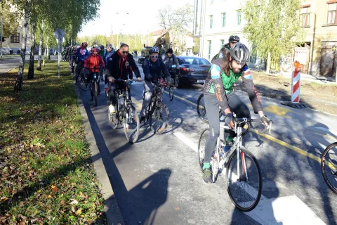 osijek, 12 studeni 2023, 9,00 sati, udruga za rekreativni biciklizam - kotrljaneri -, biciklijada prema vukovarusnimio zdenko pu&scaron;ić