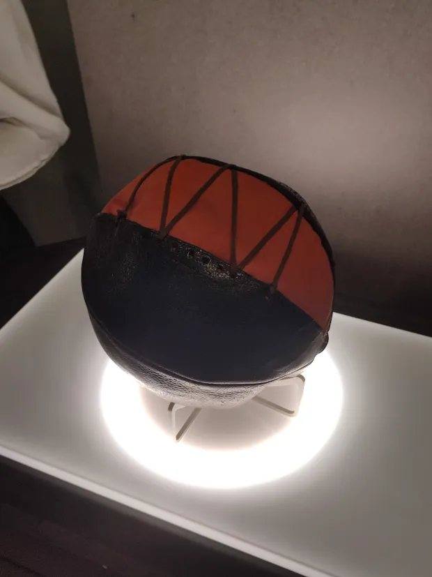 Prva nogometna lopta izložena je u muzeju, kolovoz 2024.snimila Marija Le&scaron;ić Omerović