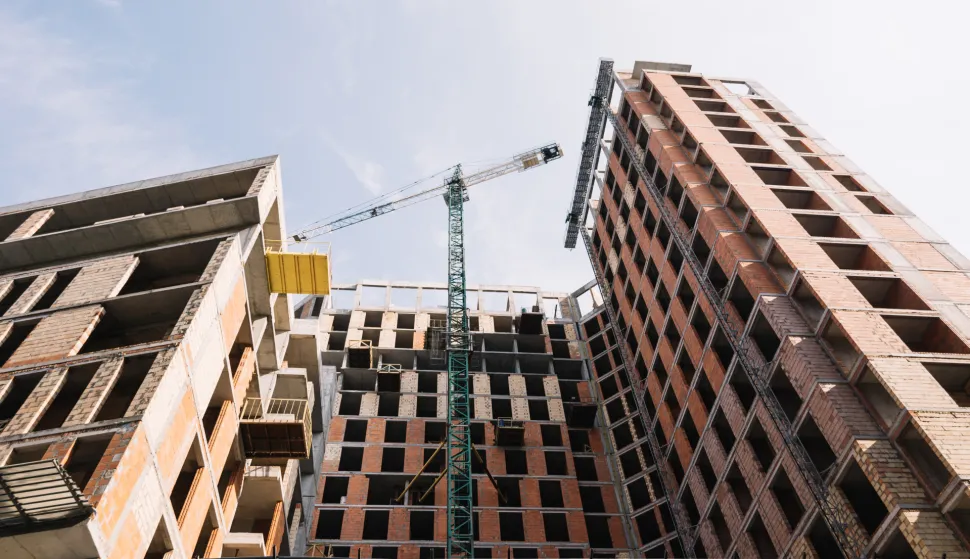 Residential house in process of buildingizgradnja građevina gradili&scaron;te nekretnine stanovi ilustracija freepik