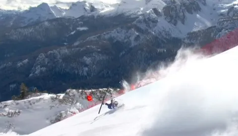 TOPSHOT - This handout video grab from IOC/OBS shows US Lindsey Vonn crashing during the women's downhill event at the Milano Cortina 2026 Winter Olympic Games in Cortina d?Ampezzo on February 8, 2026. (Photo by Handout/various sources/AFP)/RESTRICTED TO EDITORIAL USE - MANDATORY CREDIT "AFP PHOTO/IOC-OBS " - HANDOUT - NO MARKETING NO ADVERTISING CAMPAIGNS - DISTRIBUTED AS A SERVICE TO CLIENTS