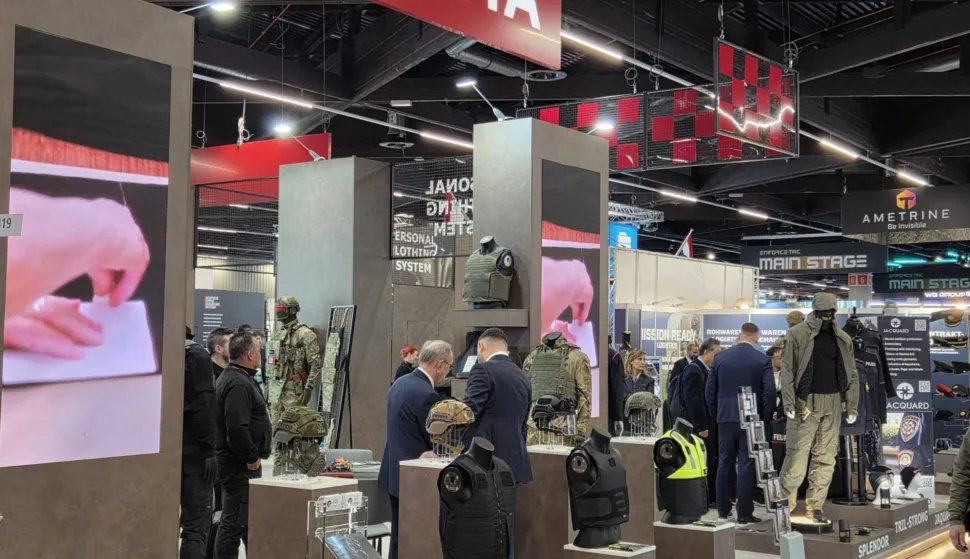 Zagreb, 23.2.2026.- Na sajmu Enforce Tac u njema?kom N?rnbergu, svoje proizvode na zajedni?kom izlo?benom prostoru predstavlja i 26 hrvatskih tvrtki, me?u kojima su i ?estan-Busch, HS Produkt te osje?ka Orqa, u dru?tvu vi?e od tisu?u izlaga?a iz pedesetak dr?ava, priop?ili su u ponedjeljak iz Hrvatske gospodarske komore (HGK). foto HINA/ HGK/ ua