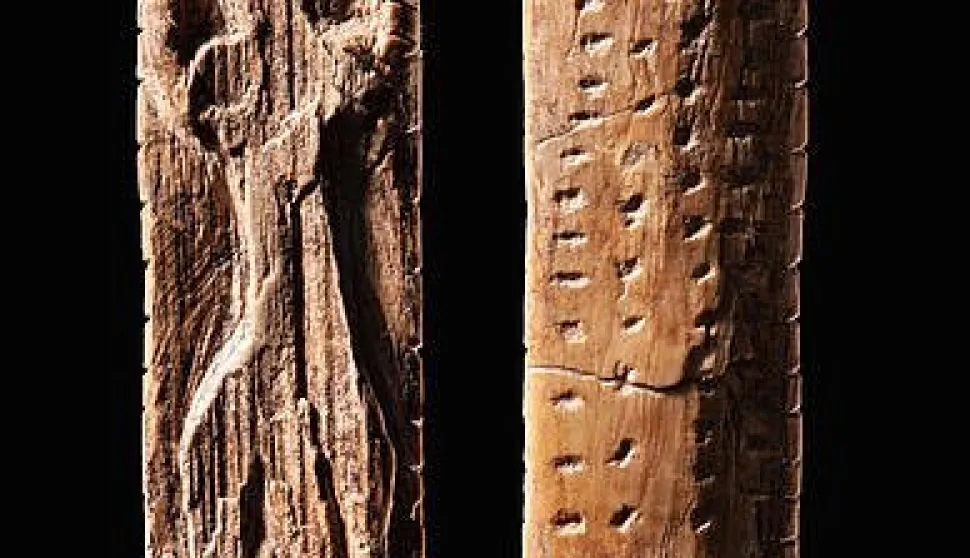 BERLIN, 24. veljače 2026. (Hina/Reuters) - Mali predmet koji su znanstvenici nazvali figuricom Adorantom, otkriven 1979. godine u &scaron;pilji u Njemačkoj, a izradili su ga prije otprilike 40.000 godina neki od najranijih ljudi koji su u Europi uspostavili jedinstvenu kulturu, na sebi ima intrigantne nizove zareza i točaka, ustanovili su njemački znanstvenici. 