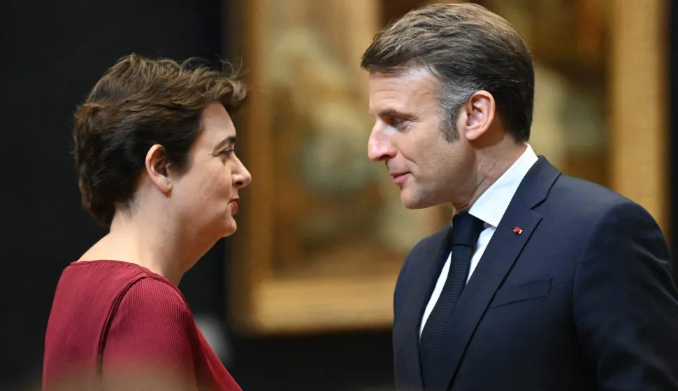 (FILES) France's President Emmanuel Macron (R) talks to Director of the Louvre Museum, Laurence des Cars, at the Louvre museum in Paris on January 28, 2025. The president of the Louvre, Laurence des Cars, submitted on Februrary 24, 2026 her resignation to France's president, who accepted it, hailing it as an "act of responsibility." The museum, shaken in particular by a spectacular burglary on October 19, "needs" a "new impetus," the Elysee Palace indicated. (Photo by Bertrand GUAY/POOL/AFP)/RESTRICTED TO EDITORIAL USE - MANDATORY MENTION OF THE ARTIST UPON PUBLICATION - TO ILLUSTRATE THE EVENT AS SPECIFIED IN THE CAPTION