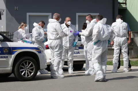 Tenja, 03. 09. 2025., Ulica Matije Vlačića 80, ubojstvo, policija, očevid, forenzičari; forenzicar; ilustracijaSNIMIO BRUNO JOBST