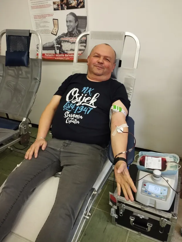 Krv je dao 94 puta, navija za NK Osijek, lovac je na &ldquo;selfije&rdquo;. Skupio ih je vi&scaron;e od 500!