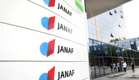 Zagreb, 17.09.2020. - Rano jutros policija je s nalogom za pretres upala u stan predsjednika uprave Janafa Dragana Kovačevića. Istodobno su policijske ekipe dole u prostorije Janafa. Na fotografiji ploče s natpisom Janaf u Miramarskoj.&nbsp; foto HINA/ Lana SLIVAR DOMINIĆ/ lsd