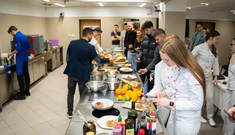 Osijek, 25. 2. 2026., Radionica mediteranske kuhinje korizmenog razdoblja masterchefa Željka Nevena Bremecaradionica; kuhanje; kulinarstvo; kuhari; kuhar; chef; Željko Neven Bremec; korzima; hrana; namirnice; riba; bakalar; tuna; jelo; jela; recepti