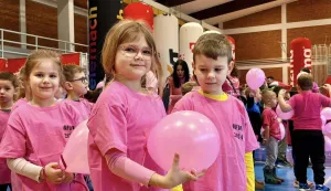 VINKOVCII u Vinkovcima je obilježen Dan ružičastih majica, nacionalni dan borbe protiv vr&scaron;njačkog nasilja, koji se obilježava svake godine posljednje srijede u veljači. Taj se&nbsp;dan posebno obilježava u svim &scaron;kolama kako bi se podigla svijest o potrebi borbe protiv zlostavljanja.U sportskoj dvorani O&Scaron; Antuna Gustava Mato&scaron;a u Vinkovcima održani su Dani sporta u Vinkovcima &ndash; Sportske igre mladih odakle su svi okupljeni odaslali jasnu poruku &ndash; sport nas povezuje, a nasilju u na&scaron;em gradu nema mjesta!23. VELJAČE 2026.