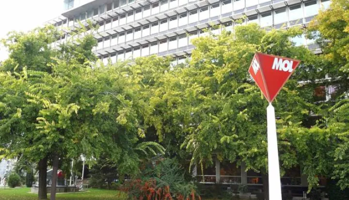 Zagreb, 21.01.2015. - Mađarski MOL reagirao je u srijedu na pisma koja je ministar gospodarstva Ivan Vrdoljak uputio Upravi i Nadzornom odboru (NO) Ine zatraivi objanjenja u vezi rafinerija, ustvrdivi da tim "ispolitiziranim pismima" postaje jasnije nego ikada koja strana potkopava pregovore oko Ine. Arhivska fotografija od 10.10.2013. godine prikazuje sjedite tvrtke MOL u Budimpeti.foto HINA/Darko VLAHOVIĆ/ mm