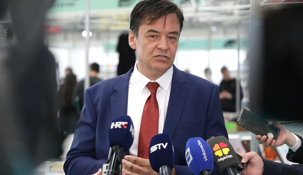 Osijek, 21. 05. 2025., Dvorana Gradski vrt, Panonski festival knjiga, Panonski festival knjiga2025, otvorenje, Dragan KovačevićSNIMIO BRUNO JOBST