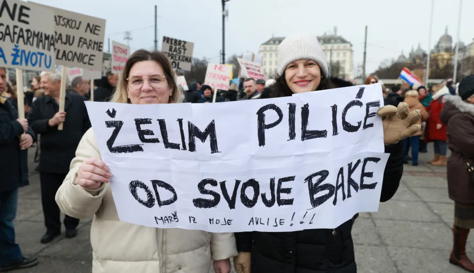 Zagreb, 21.02.2026. - Prosvjed protiv uni&scaron;tenja Sisačko-moslavačke županije, povodom planirane izgradnje industrijskih megakompleksa farmi i klaonica peradi u toj županiji. foto HINA/ Lana SLIVAR DOMINIĆ/ ml