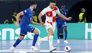 07.02.2026., Arenas Stozice, Ljubljana, Slovenija - UEFA Futsal Europsko prvenstvo 2026., utakmica za trece mjesto Francuska - Hrvatska. Abdessamad Mohammed i Franco Jelovcic Photo: Marko Lukunic/PIXSELL