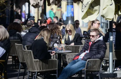 12.03.2023., Zagreb - Terase kafica prepune su gradjana koji su iskoristili ovu suncanu nedjelju za odmor. Photo: Neva Zganec/PIXSELL
