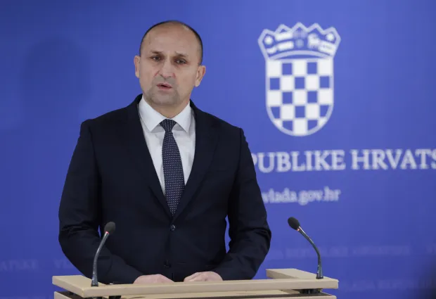 Zagreb, 04.12.2025.- Izjave nakon sjednice Vlade RH. Na fotografiji Ivan Anu&scaron;ić.foto HINA/ Admir BULJUBA&Scaron;IĆ/ abu