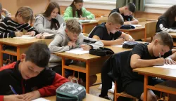 Osijek, 08. 09. 2025., O&Scaron; Vijenac, prvi dan &scaron;kole, učenici, učenik, &scaron;kolarci, &scaron;kolarac, prva&scaron;ić, prva&scaron;ići, početak &scaron;kolske godine; &scaron;kolska godina 2025/26, učenje; pisanje; &scaron;kolska klupa; učionica, razredSNIMIO BRUNO JOBST