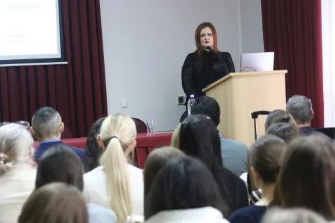 Osijek, 26. 02. 2026, Dvori&scaron;te Fakulteta odgojnih i obrazovnih znanosti, FOOZOS. Zakopavanje vremenske kapsule i otvorenje 2. osječkih dana digitalnih transformacija. Dekanica, Dr. sc. Emina Berbić Kolar.snimio GOJKO MITIĆ