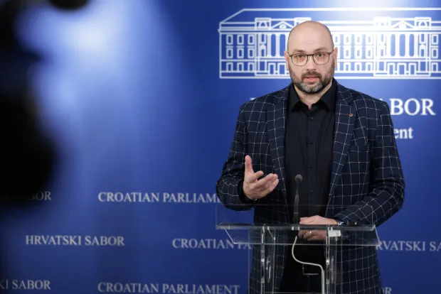 Zagreb, 26.02.2026. - Saborski zastupnik Ivica Baksa komentirao je prelazak saborske kolegice Bo&scaron;ke Ban Vlahek iz oporbe u vladajuću koaliciju.Na fotografiji Ivica Baksa.foto HINA/ Edvard &Scaron;U&Scaron;AK