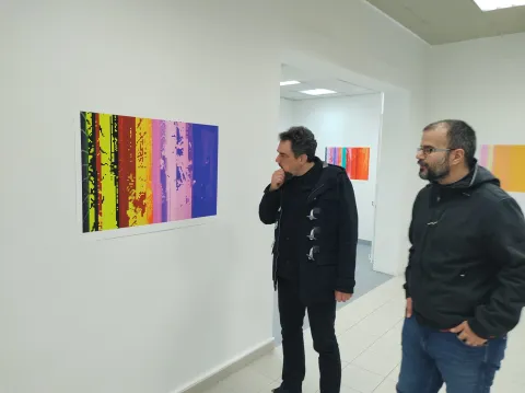 U Galeriji Knifer u Osijeku u četvrtak je otvorena izložba vizualnog osječkog umjetnika Marka Pa&scaron;alića pod nazivom "unutarnje ti&scaron;ine" 