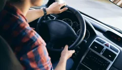 VOZAČ AUTOBUSA - SKINUTO U KOLOVOZU 2022.