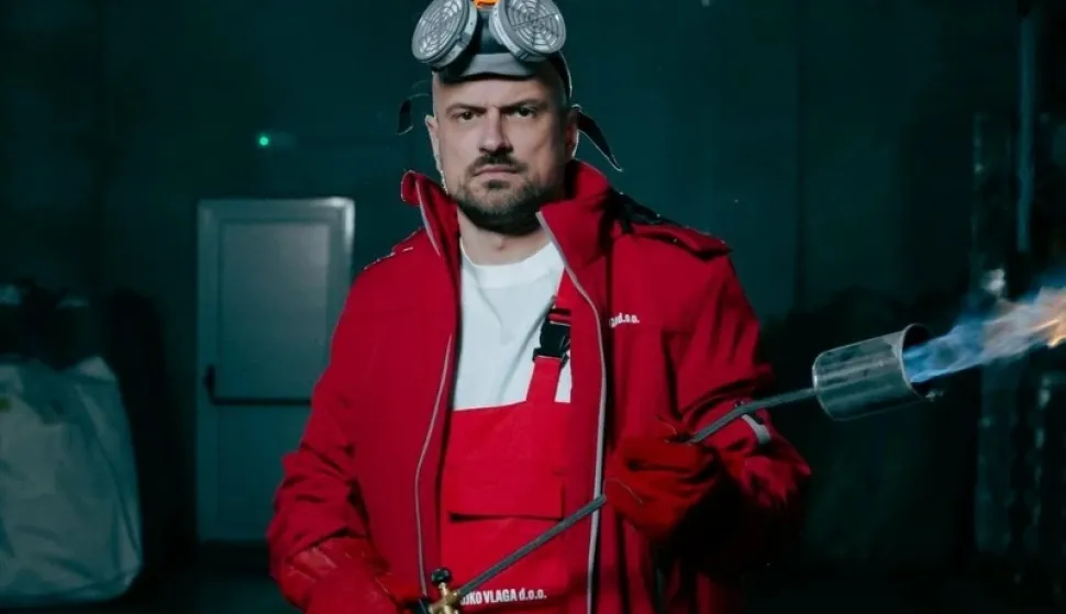 Mala rupa dovoljna za veliki problem poručuje Vojko V novom pjesmom