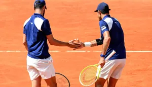 epa12113402 Marcelo Arevalo of El Salvador and Mate Pavic of Croatia in action against Sadio Doumbia of France and Fabien Reboul of France during the Men's Doubles final match of the Italian Open tennis tournament 2025, in Rome, Italy, 18 May 2025. EPA/Roberto Ramaccia