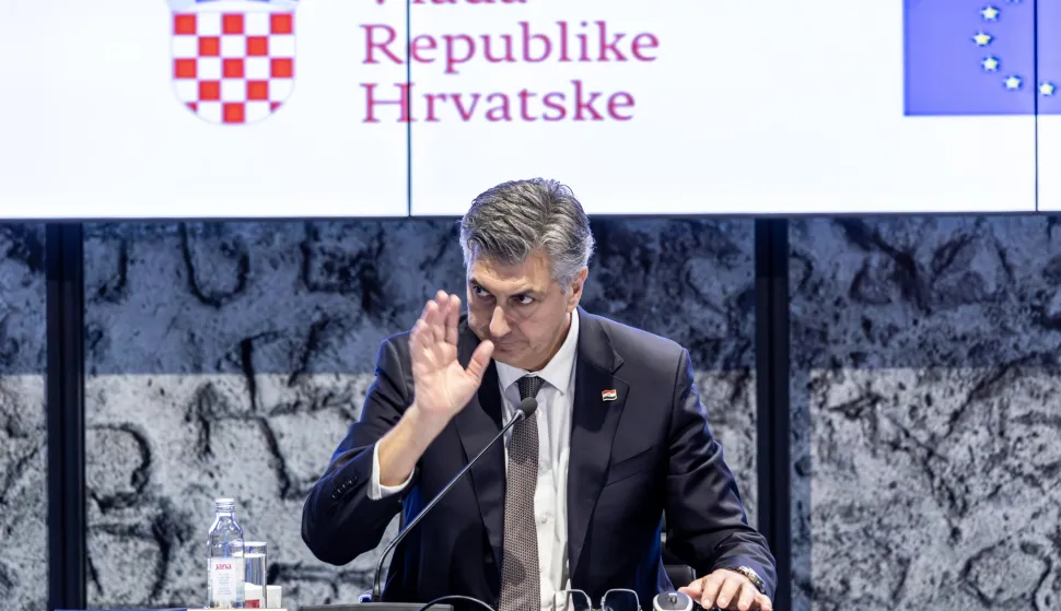 Zagreb, 26.2.2026 - Predsjednik Vlade Andrej Plenković (na slici) sudjelovao je na svečanoj dodjeli ugovora "Izgradnja, rekonstrukcija i opremanje osnovnih &scaron;kola za potreba jednosmjenskog rada i cjelodnevne &scaron;kole".Foto Hina/ Dario GRZELJ/ dag
