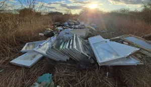 Hrpe smeća istovarene uz &Scaron;ećeransko jezero. Belomanastirci ogorčeni: Sramota. To su pravi domoljubi i Hrvatine