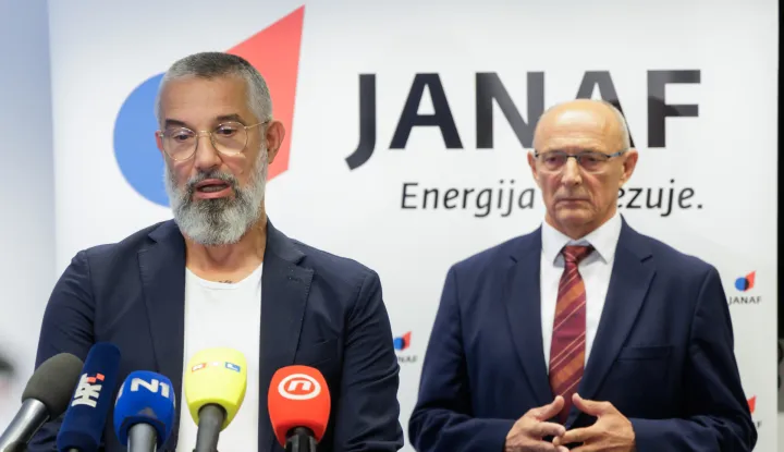 Zagreb, 08.10.2025. - Predsjednik Uprave JANAF-a d.d. mr. sc. Stjepan Adanić i član Uprave Vladislav Veselica dali su izjave za medije na temu licence OFAC-a za transport nafte partneru NIS a.d. te dana&scaron;njih pregovora s predstavnicima MOL Grupe.Na fotografiji Vladislav Veselica, Stjepan Adanić.foto HINA/ Edvard &Scaron;U&Scaron;AK