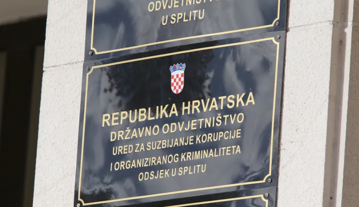 19.11.2014., Split - Ustanove smjestene u zgradi Zupanijskog suda. Natpisi na zgradi. Zupanijsko drzavno odvjetnistvo u Splitu. r"nDrzavno odvjetnistvo, Ured za suzbijanje korupcije i organiziranog kriminaliteta - odsjek u Splitu. r"nOpcinsko drzavno odvjetnistvo u Splitu. r"nPhoto: Ivo Cagalj/PIXSELL