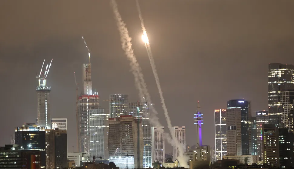 epa12176271 Israel's Iron Dome air defense system intercepts ballistic missiles fired from Iran over the city of Tel Aviv, Israel, 15 June 2025. Israel's military identified the missiles as being launched from Iran toward Israeli territory in retaliation for overnight airstrikes on Iranian targets. EPA/ATEF SAFADI