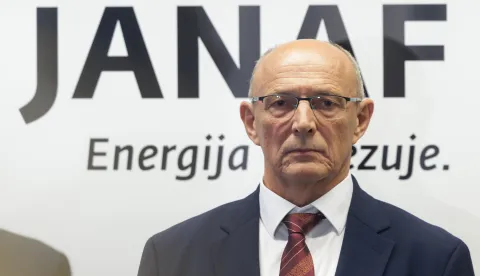Zagreb, 08.10.2025. - Predsjednik Uprave JANAF-a d.d. mr. sc. Stjepan Adanić i član Uprave Vladislav Veselica dali su izjave za medije na temu licence OFAC-a za transport nafte partneru NIS a.d. te dana&scaron;njih pregovora s predstavnicima MOL Grupe.Na fotografiji Stjepan Adanić.foto HINA/ Edvard &Scaron;U&Scaron;AK