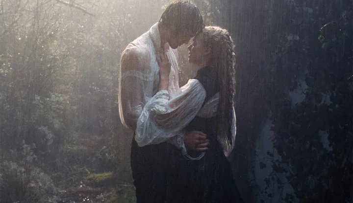 MAGAZINJacob Elordi and Margot Robbie in 'Wuthering Heights'.Credit: Warner Bros. Pictures