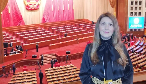 MAGAZIN INA KINAIna_Stasevic_u_Velikoj_dvorani_naroda_na_Tiananmenskom_trgu_u_Pekingu