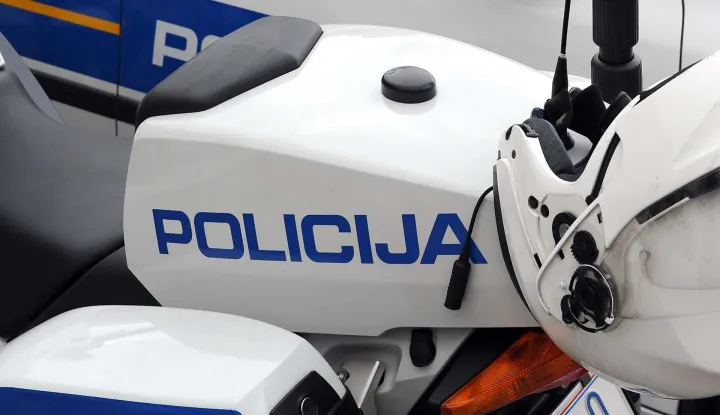 RIJEKA,30.03.2010.RIJEKATITOV TRG AKCIJA MUP-A POLICIJE KONTROLA MOTOCIKALA, MOTORA I SKUTERANA FOTO ILUSTRACIJA POLICIJA, POLICAJAC PROMET, KONTROLA PROMETASNIMIO SERGEJ DRECHSLER