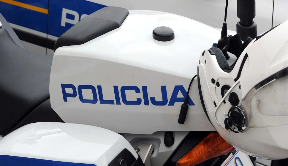 RIJEKA,30.03.2010.RIJEKATITOV TRG AKCIJA MUP-A POLICIJE KONTROLA MOTOCIKALA, MOTORA I SKUTERANA FOTO ILUSTRACIJA POLICIJA, POLICAJAC PROMET, KONTROLA PROMETASNIMIO SERGEJ DRECHSLER