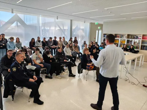 Predavanje maturantima u sklopu projekta "Klik - sigurnosni pojas"