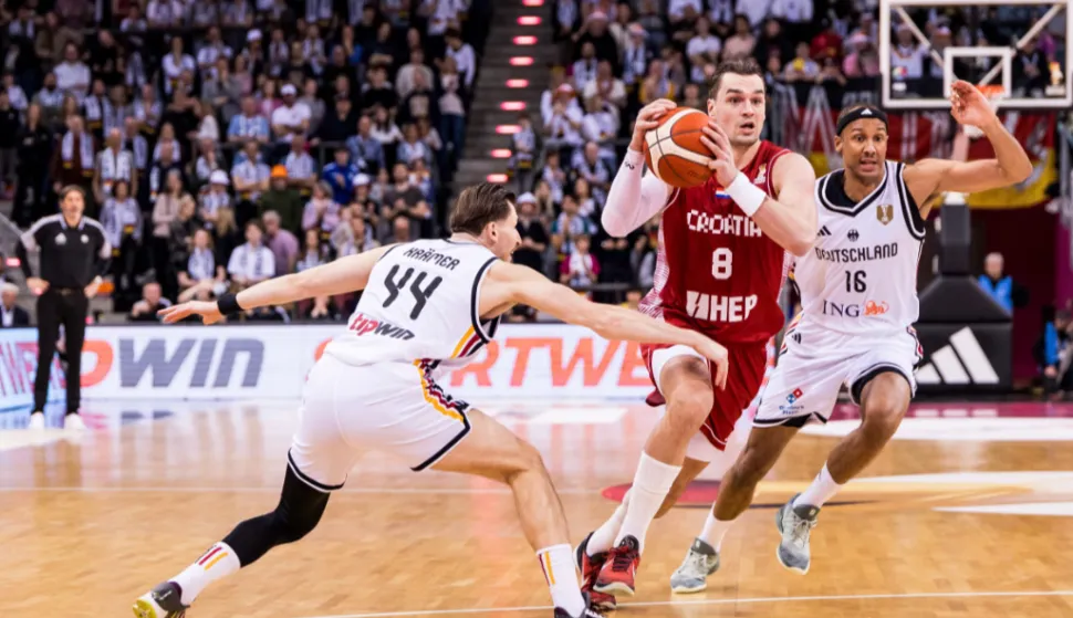 BONN, 1. ožujka 2026. (Hina) - Hrvatska ko&scaron;arka&scaron;ka reprezentacija bila je nadomak jo&scaron; jednoj pobjedi nad Njemačkom, ali je u dvoboju Europskih kvalifikacija za Svjetsko prvenstvo 2027. odigranom u nedjelju u Bonnu ispustili 15 ko&scaron;eva prednosti iz treće četvrtine te na kraju izgubili s 91-89 (22-24, 19-26, 21-17, 15-10; 14-12) u produžetku.