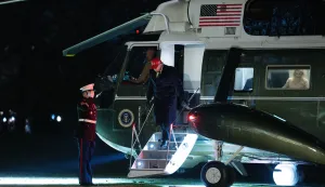 United States President Donald J Trump exits Marine One as he returns to the White House in Washington, DC, USA, on Sunday, March 1, 2026. Credit: Aaron Schwartz/Pool via CNP Photo via Newscom Photo: Aaron Schwartz - Pool via CNP/NEWSCOM