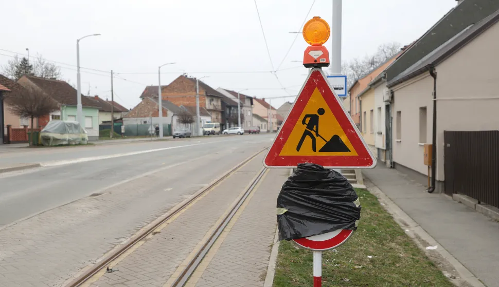 Vi&scaron;njevac, 02. 03. 2026., Ulica bana J. Jelačića, Vi&scaron;njevac, radovi, cesta, prometnica, ulica, prometna regulacija, o&scaron;tećenje kolnika, kolnik, o&scaron;tećenje ceste, o&scaron;tećena cesta, asfaltSNIMIO BRUNO JOBST