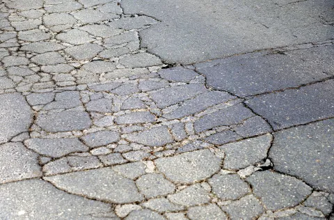 Vi&scaron;njevac, 02. 03. 2026., Ulica bana J. Jelačića, Vi&scaron;njevac, radovi, cesta, prometnica, ulica, prometna regulacija, o&scaron;tećenje kolnika, kolnik, o&scaron;tećenje ceste, o&scaron;tećena cesta, asfaltSNIMIO BRUNO JOBST