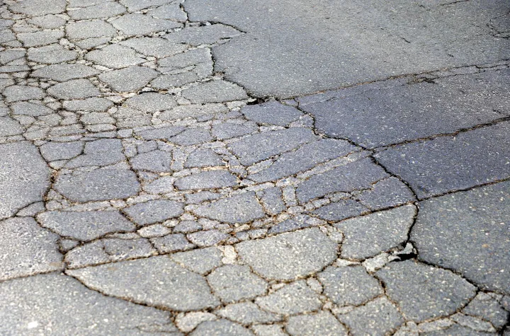 Vi&scaron;njevac, 02. 03. 2026., Ulica bana J. Jelačića, Vi&scaron;njevac, radovi, cesta, prometnica, ulica, prometna regulacija, o&scaron;tećenje kolnika, kolnik, o&scaron;tećenje ceste, o&scaron;tećena cesta, asfaltSNIMIO BRUNO JOBST