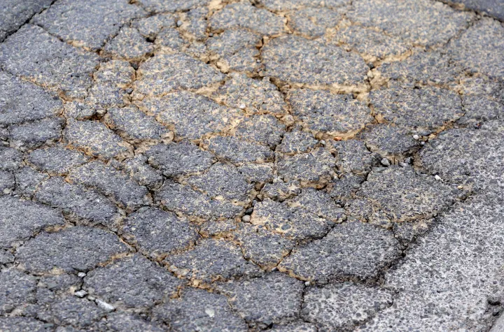 Vi&scaron;njevac, 02. 03. 2026., Ulica bana J. Jelačića, Vi&scaron;njevac, radovi, cesta, prometnica, ulica, prometna regulacija, o&scaron;tećenje kolnika, kolnik, o&scaron;tećenje ceste, o&scaron;tećena cesta, asfaltSNIMIO BRUNO JOBST